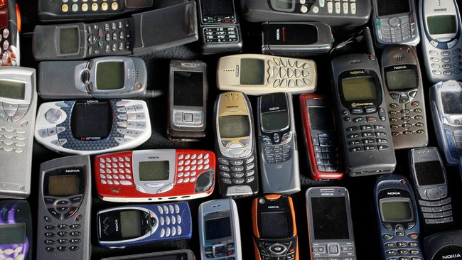 Ponsel Nokia akan segera bangkit dari kubur, bahkan kabarnya merek yang pernah berjaya di masa lalu tersebut siap meluncurkannya dalam waktu dekat.