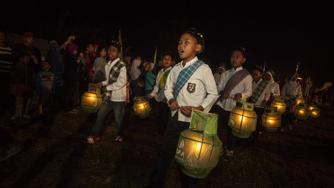 Tak seperti Polda Metro Jaya, Muhammadiyah tidak melarang kegiatan takbir keliling yang biasa dilakukan masyarakat pada malam sebelum Hari Raya Idul Fitri.