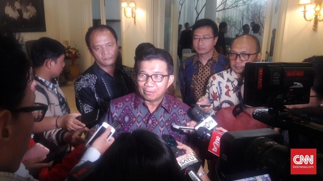Ketua Dewan Komisioner OJK Muliaman Hadad menyebut industri perbankan telah merampungkan restrukturisasi kredit bermasalah warisan tahun sebelumnya.