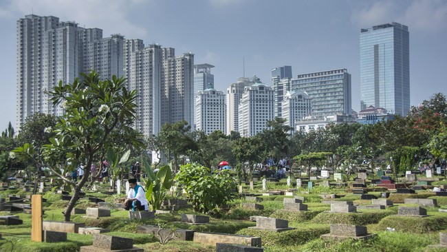 Sekretaris pribadi menyatakan almarhumah Herawati Diah mengalami pengentalan darah dan dirawat di rumah sakit sebelumnya.