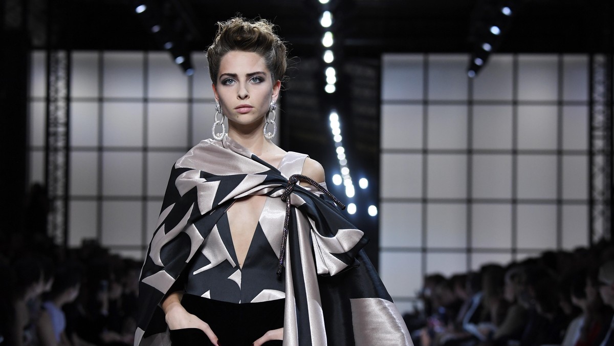 Pikat Gaun Couture Desainer Dunia di Paris Fashion Week