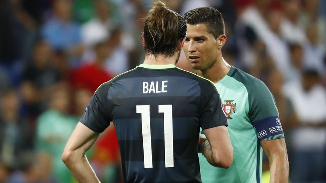 Giggs Rekan Setim Terbaik Bale, Bukan Ronaldo Gareth Bale dan Ryan Giggs pernah satu tim saat membela timnas Wales pada 2007. Keduanya mencetak gol ketika menang 3-0 atas San Marino pada 2007.