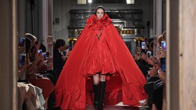 Tribut Valentino Bagi Shakespeare