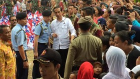 Jokowi Bagi Sembako