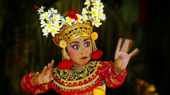 Ajang yang digelar untuk ketiga kalinya ini akan menampilkan puluhan komunitas seni Pulau Dewata mulai 10 Juli hingga 28 Agustus mendatang.