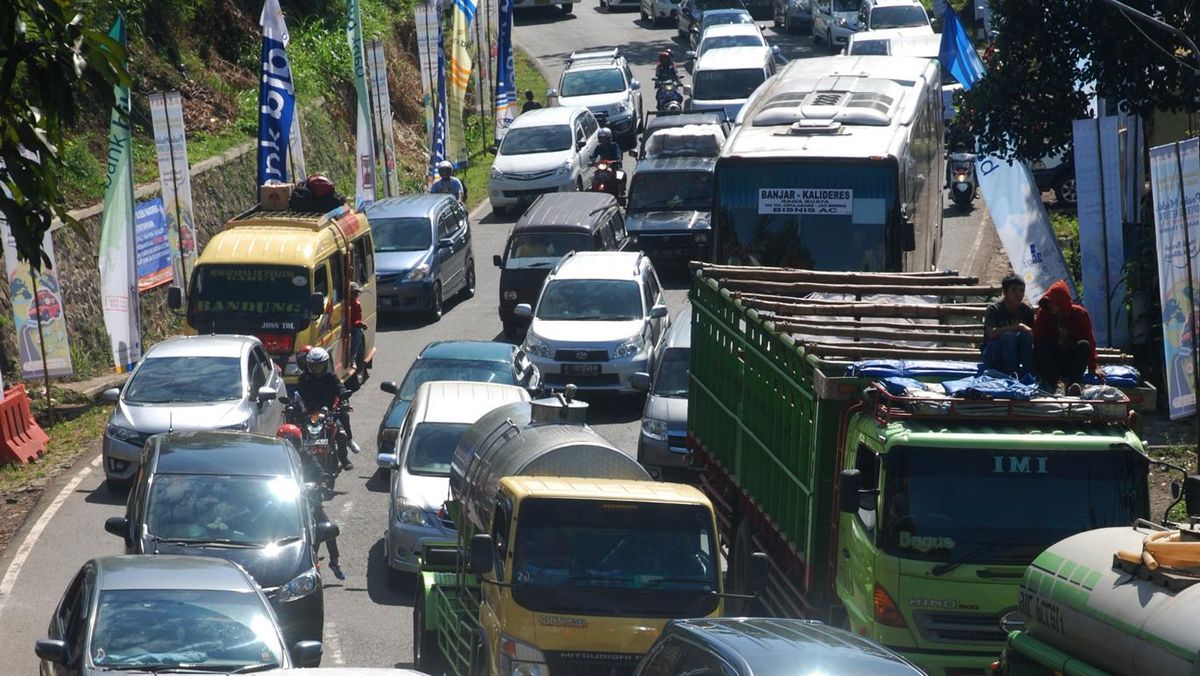 Jalur Nagreg Macet, Kendaraan Mengular 5 Kilometer
