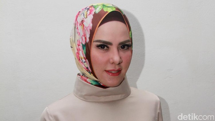 Kompol Fahrul Sudiana yang nekat menikah di tengah pandemi Corona ternyata mantan kekasih Angel Lelga, Bun. Keduanya pernah menjalin hubungan serius.