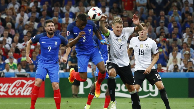 Joachim Loew tak akan menyalahkan Bastian Schweinsteiger sebagai penyebab kegagalan Jerman menaklukkan Perancis di babak semifinal Piala Eropa 2016.