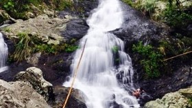 Wisata Air Terjun Pitu Letta