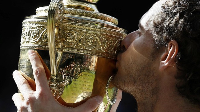 Lewat akun media sosial, Andy Murray memperlihatkan cara seorang pemenang Wimbledon menikmati mandi es.
