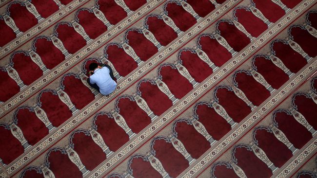 Masyarakat yang tak bisa melepas kepergian Habibie dengan salat jenazah dapat mengirimkan doa dari jarak jauh dengan salat gaib atau sholat ghaib.