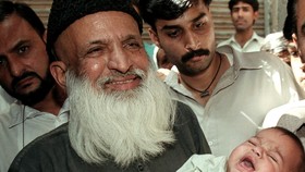 Dermawan Abdul Sattar Edhi Wafat, Seluruh Pakistan Berduka