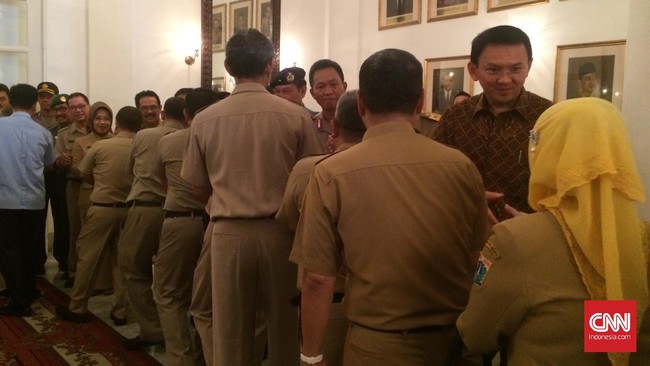 Ada PNS yang kerja setengah mati dan ada yang santai, tapi terima gaji mirip. Pemprov DKI Jakarta sedang evaluasi gaji PNS agar sesuai dengan beban kerja.