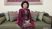 <div><strong>Linda Gumelar</strong></div><div> </div>Istri Agum Gumelar ini adalah salah satu survivor kanker payudara. Kini, Linda pun aktif mengkampanyekan soal kanker payudara, bahkan menjadi ketua Yayasan Kanker Payudara Indonesia (YKPI). (Foto: Agung Pambudhy)