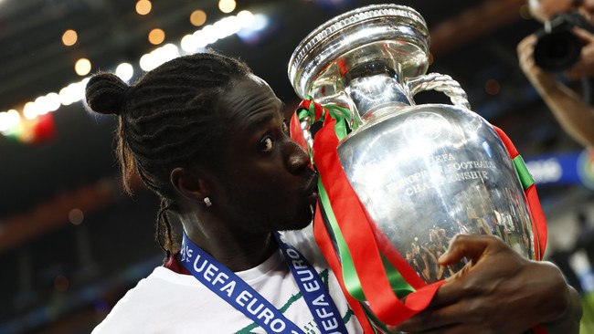 Dalam enam pertandingan sebelumnya, Eder hanya bermain total 13 menit. Namun ia menjadi penyerang yang mengantarkan piala pertama untuk Portugal.