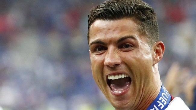 Di mata bintang timnas Perancis, Antoine Griezmann, nama Cristiano Ronaldo telah terukir dalam-dalam pada piala penghargaan Ballon d'Or 2016.