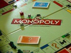 Mainan Monopoli, Investasi, dan Resesi Ekonomi