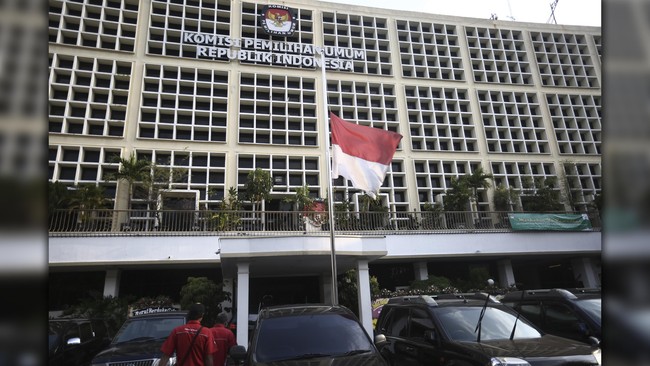 KPU menjamin tak akan ada dualisme kepengurusan partai saat masa pendaftaran untuk pemilu 2019. KPU akan berpedoman pada SK Kepengurusan dari Kemenkumham.