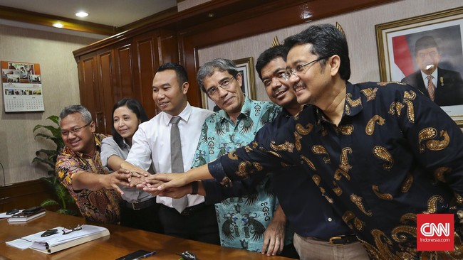 Debat antar calon kepala daerah tak harus digelar di daerah yang menggelar Pilkada. Debat bisa dilakukan di daerah lain atas pertimbangan jangkauan siaran.