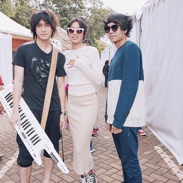 Lirik Lagu Yang Ku Mau - Vierratale