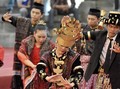 Todung Mulya Lubis Ikut Manortor di Pernikahan Kahiyang-Bobby