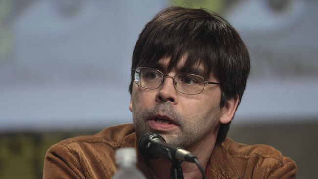 Sekalipun bersembunyi di balik nama samaran, banyak orang tetap mengenali Joe Hill sebagai pemilik nama asli Joseph Hillstrom King.