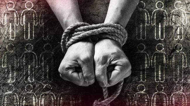 Diduga Hendak Diculik, Perempuan Loncat dari Mobil Seorang perempuan berusia 19 tahun melompat dari mobil dengan kondisi tangan terikat. Dia diduga hendak diculik.