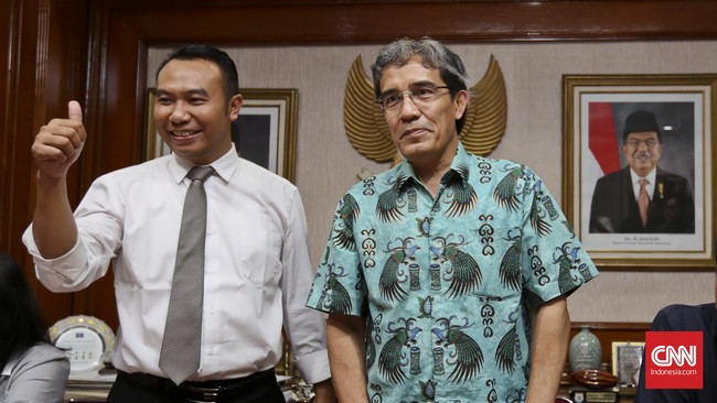 Elite politik seharusnya sadar untuk menempatkan rakyat dalam kompetisi sehat. Caranya dengan menghadirkan lebih dari satu pasangan calon kepala daerah.