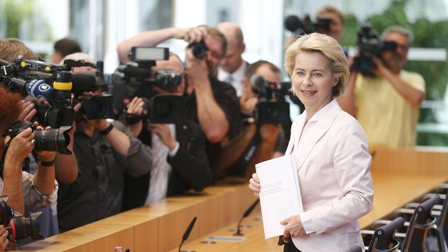 Menteri Pertahanan Jerman mengecam pemikiran presiden AS terpilih, Donald Trump, yang menganggap pakta pertahanan NATO hanyalah bisnis belaka.