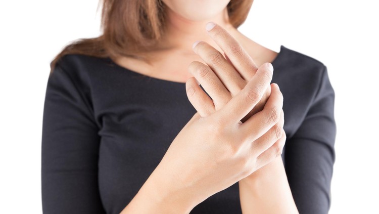 Pergelangan tangan bengkak saat hamil? Mungkin carpal tunnel syndrome.
