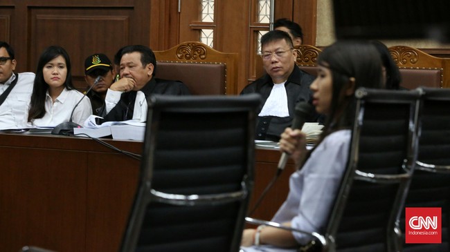 "Sumpah Han ini parah banget, ini enggak enak banget. Saya enggak bohong," tutur Hanie menirukan ucapan Mirna.