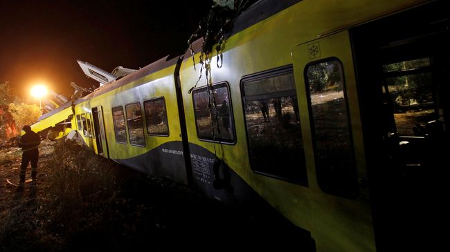 Kereta Tergelincir di Turki, 10 Penumpang Tewas Sebuah kereta cepat yang mengangkut sekitar 360 penumpang tergelincir di Turki, menyebabkan 10 penumpang tewas dan 73 lainnya luka-luka.