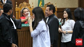 Lihat Mirna Kejang, Hanie Panik Tidak seperti Jessica