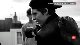Brooklyn Beckham Jadi Fotografer Parfum Burberry
