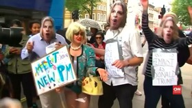 Tak Suka Theresa May, Pemrotes Tuntut Pemilu Inggris