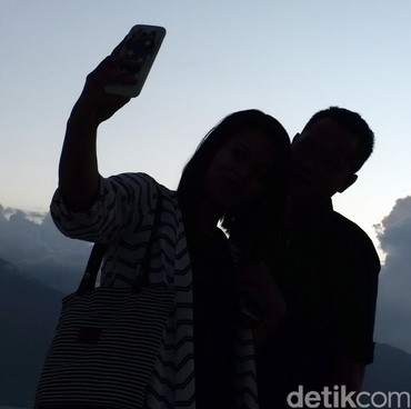 Selfie Berujung Maut, Pria Ini Terpeleset ke Jurang Saat Asyik Berfoto
