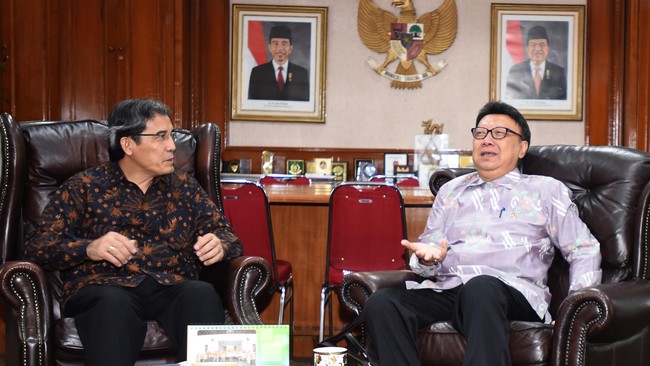 Mendagri dan KPU akan mencari solusi atas tingginya jumlah pemilih yang tak dapat menggunakan hak suara mereka pada pemungutan suara pilkada, Rabu kemarin.