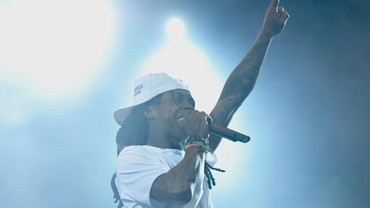 img-title Lirik Lagu Mrs. Officer - Lil Wayne feat. Bobby Valentino & Kidd Kidd
