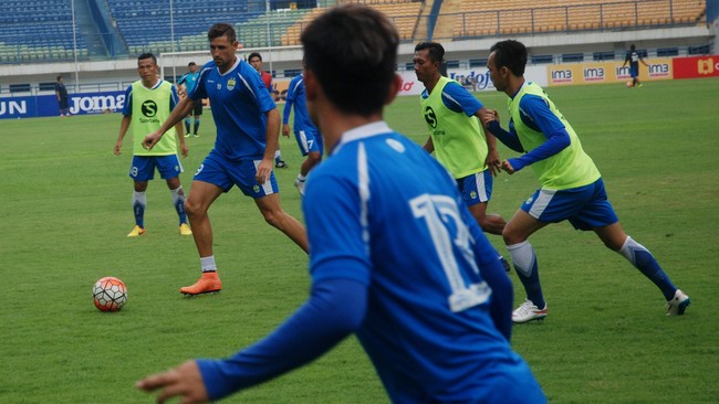 Ada dua stadion yang dijajaki pihak panitia pelaksana Persib untuk laga kandang Maung Bandung, yakni di Stadion Si Jalak Harupat dan Stadion Galuh.