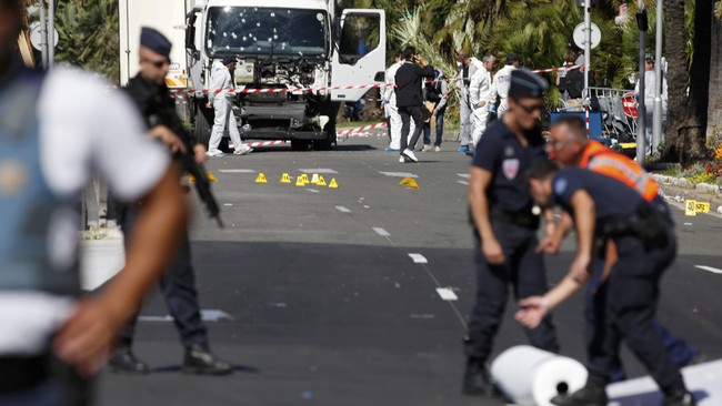 Hanya beberapa jam sebelum meluncurkan aksinya, pelaku teror di Nice sempat mengirimkan foto kepada saudaranya, menunjukkan ia berada di kerumunan warga.