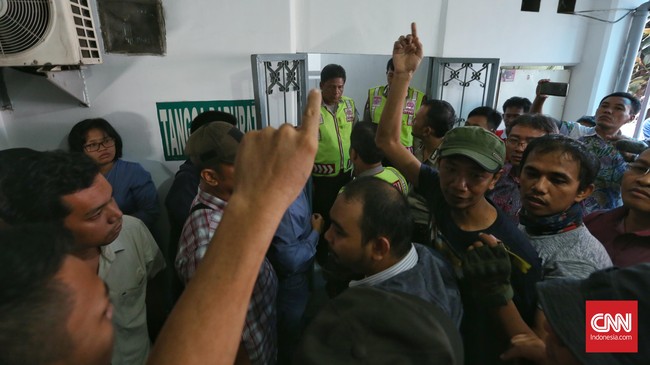Menteri Nila menilai jika masyarakat melakukan tindakan anarki di rumah sakit pengguna vaksin palsu maka warga yang membutuhkan pelayanan lain akan kesusahan.