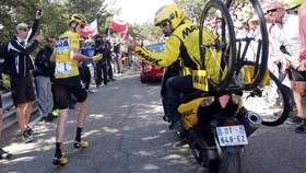 Jersey Kuning Kontroversial Froome di Etape 12 Tour de France