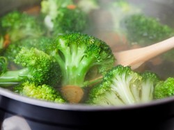 5 Cara Terbaik Memasak Sayur agar Lebih Enak dan Tetap Sehat