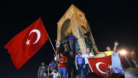 Puluhan WNI Terjebak di Bandara Istanbul