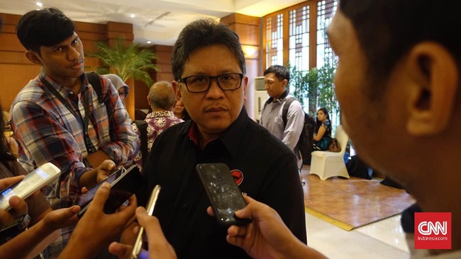 Rapat dihadiri seluruh pengurus pusat PDIP termasuk Wakil Gubernur DKI Jakarta Djarot Syaiful Hidayat yang menjabat ketua bidang keorganisasian partai.