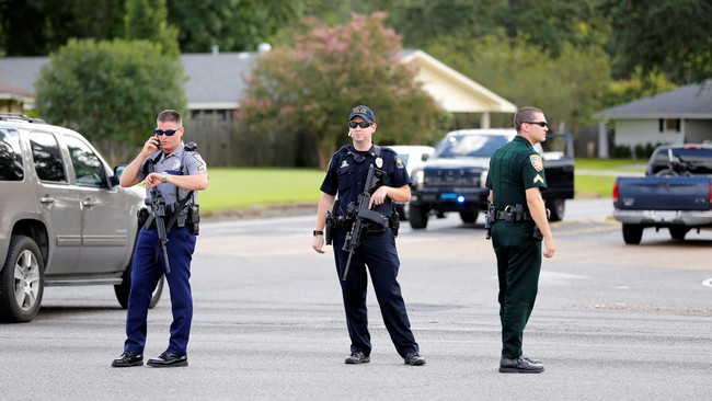 Penembakan terjadi di Baton Rouge, Louisiana. 3 polisi dan seorang penembak tewas. Buntut penembakan Alton Sterling oleh polisi?