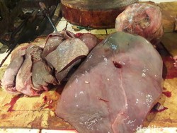 Hukum Makan Darah dan Jeroan dalam Islam