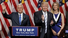 Trump Resmi Perkenalkan Pence Sebagai Kandidat Wapres