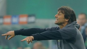 Conte Enggan Akui Dirinya yang Meminta Tevez