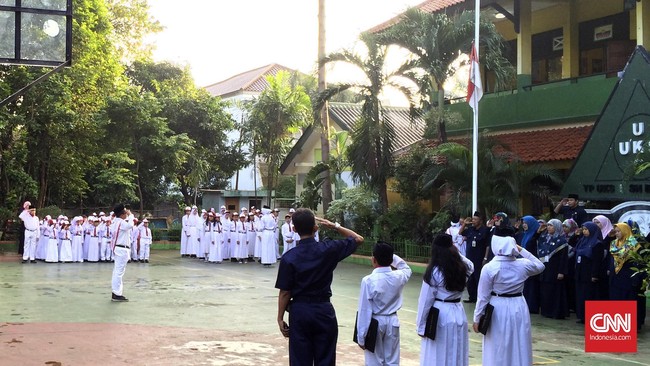 Ide menteri pendidikan menuai beragam reaksi. Bahkan hastag #FullDaySchool ramai diperbincangkan dan membuatnya menjadi trending topic